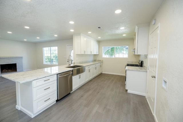 1708 Sandalwood Dr, Stockton, CA 95210