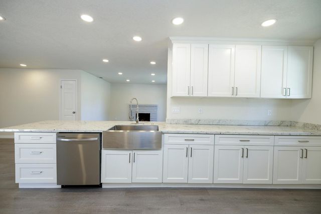 1708 Sandalwood Dr, Stockton, CA 95210