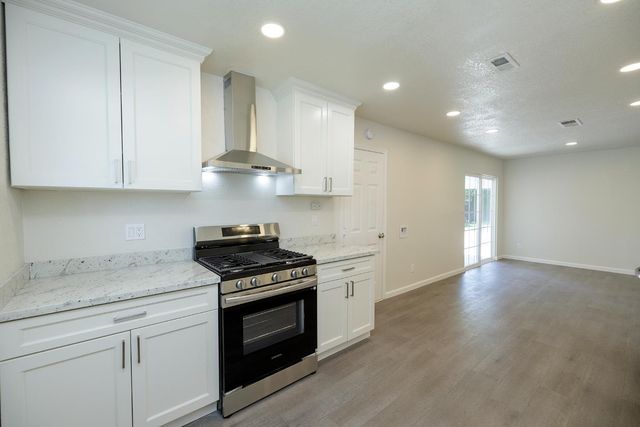 1708 Sandalwood Dr, Stockton, CA 95210