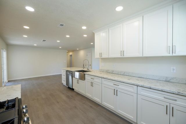 1708 Sandalwood Dr, Stockton, CA 95210