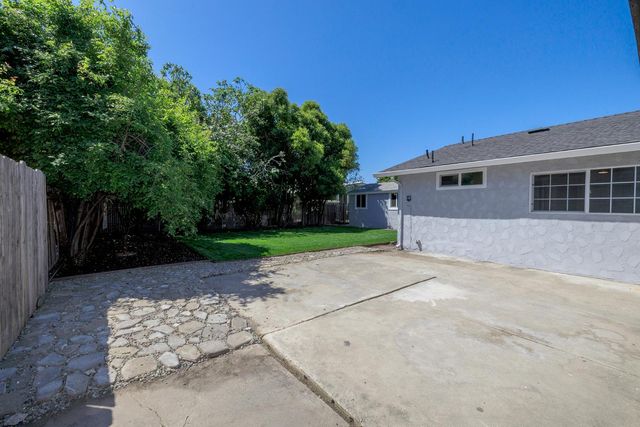 1708 Sandalwood Dr, Stockton, CA 95210