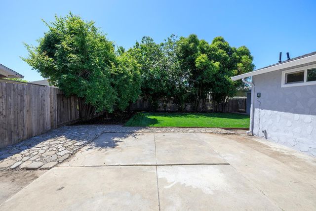 1708 Sandalwood Dr, Stockton, CA 95210