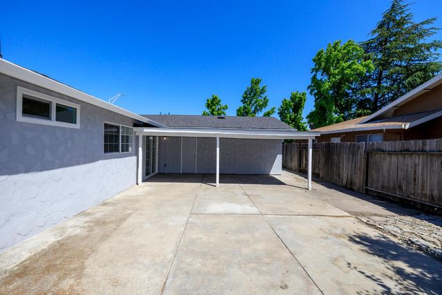 1708 Sandalwood Dr, Stockton, CA 95210