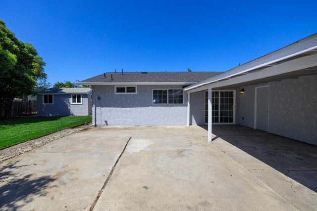 1708 Sandalwood Dr, Stockton, CA 95210