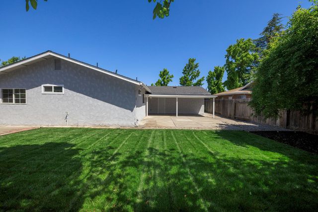 1708 Sandalwood Dr, Stockton, CA 95210