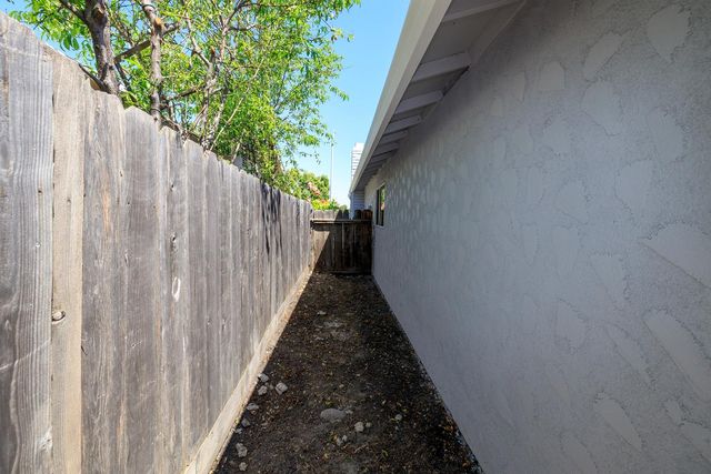 1708 Sandalwood Dr, Stockton, CA 95210