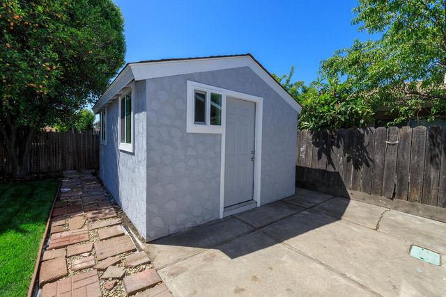 1708 Sandalwood Dr, Stockton, CA 95210