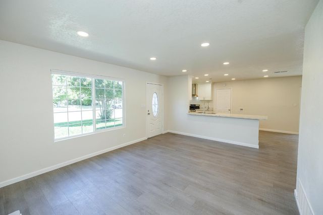 1708 Sandalwood Dr, Stockton, CA 95210