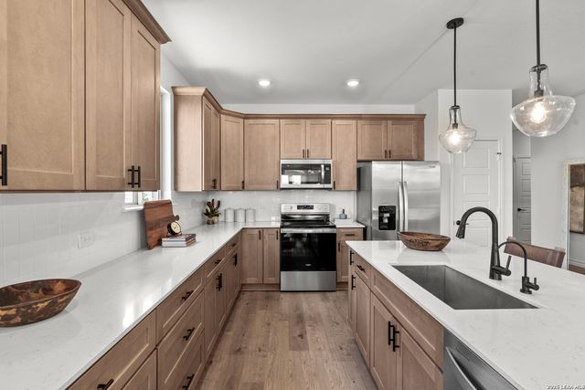 1512 Whistlers Way, Marion, TX 78124