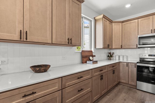 1512 Whistlers Way, Marion, TX 78124