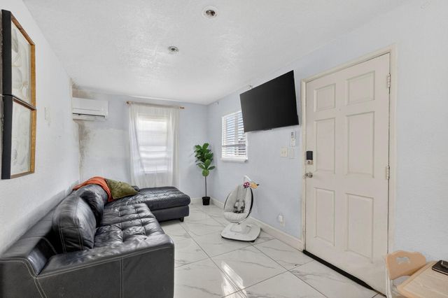 1705 Davie Boulevard, Fort Lauderdale, FL 33312