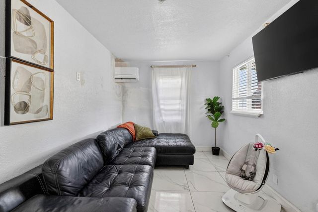 1705 Davie Boulevard, Fort Lauderdale, FL 33312