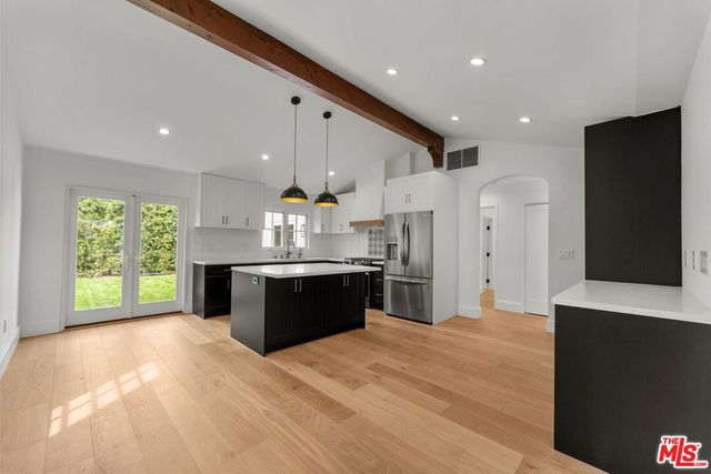 9005 ROSEWOOD Avenue, West Hollywood, CA 90048