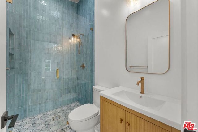 9005 ROSEWOOD Avenue, West Hollywood, CA 90048