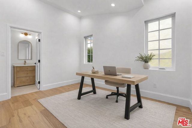 9005 ROSEWOOD Avenue, West Hollywood, CA 90048