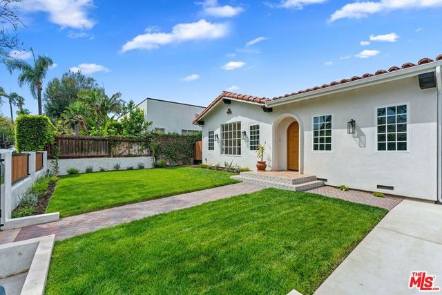 9005 ROSEWOOD Avenue, West Hollywood, CA 90048