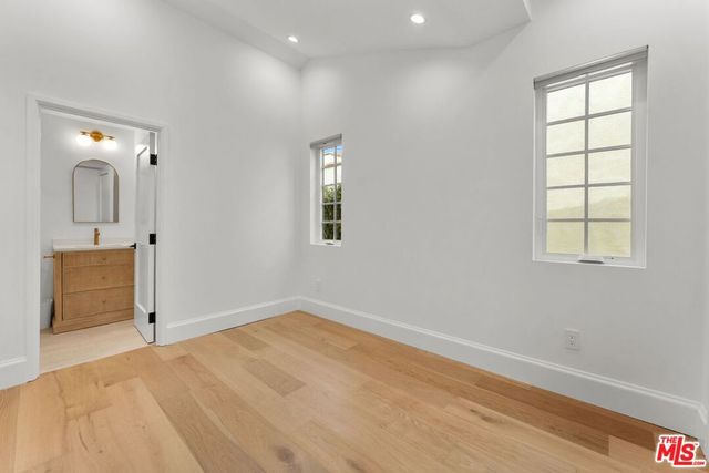 9005 ROSEWOOD Avenue, West Hollywood, CA 90048