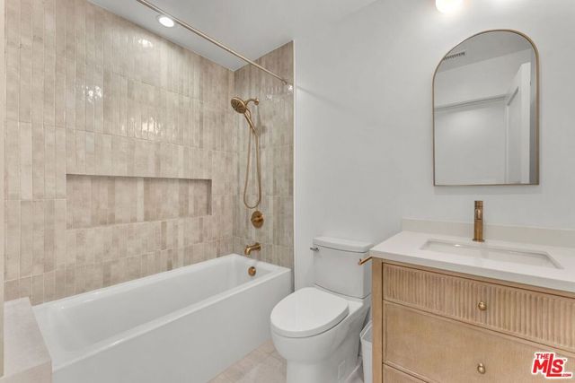 9005 ROSEWOOD Avenue, West Hollywood, CA 90048