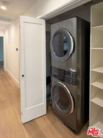 9005 ROSEWOOD Avenue, West Hollywood, CA 90048