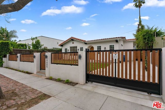 9005 ROSEWOOD Avenue, West Hollywood, CA 90048