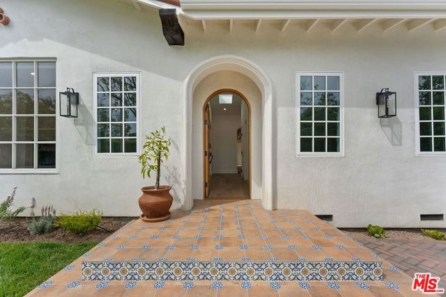 9005 ROSEWOOD Avenue, West Hollywood, CA 90048