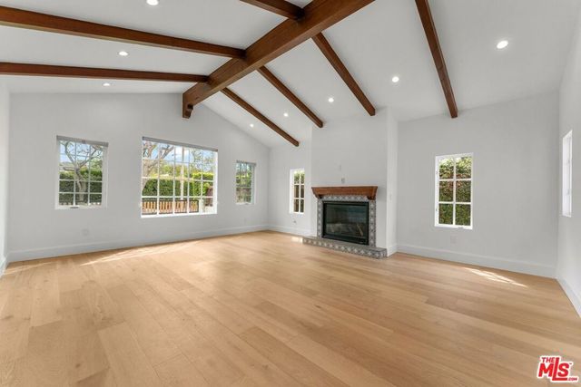 9005 ROSEWOOD Avenue, West Hollywood, CA 90048