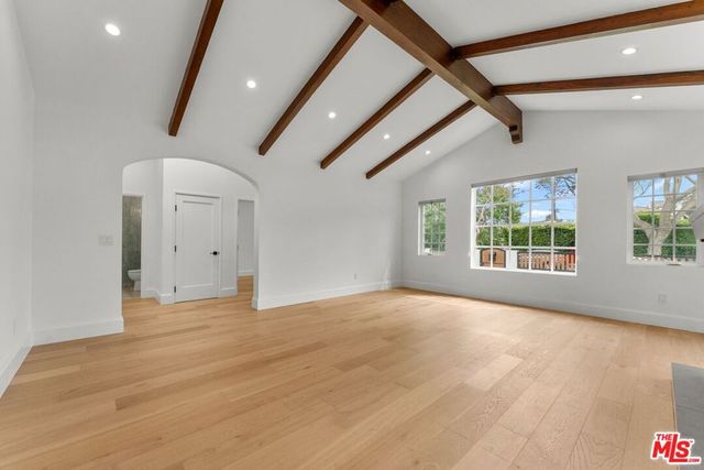 9005 ROSEWOOD Avenue, West Hollywood, CA 90048