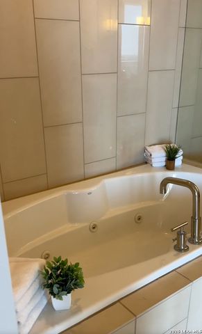 610 E Market St Unit 2803, San Antonio, TX 78205