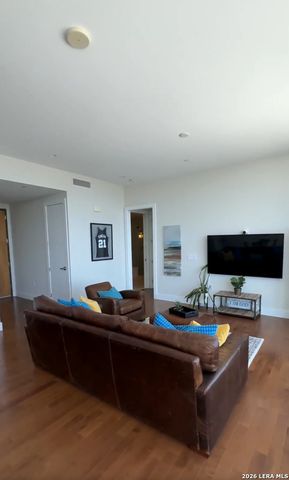 610 E Market St Unit 2803, San Antonio, TX 78205