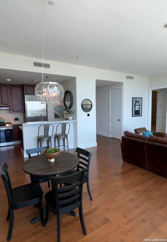 610 E Market St Unit 2803, San Antonio, TX 78205
