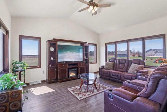 W2821 Fonda Lane, Belleville, WI 53508