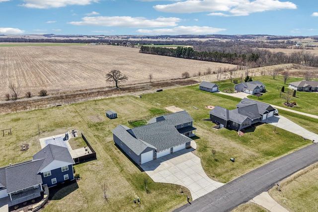W2821 Fonda Lane, Belleville, WI 53508