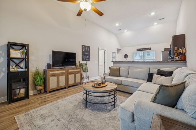 2808 Valley Farms Drive, Christiana, TN 37037