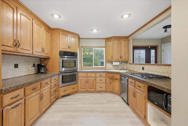 2602 Hawthorne Lane, Stillwater, MN 55082