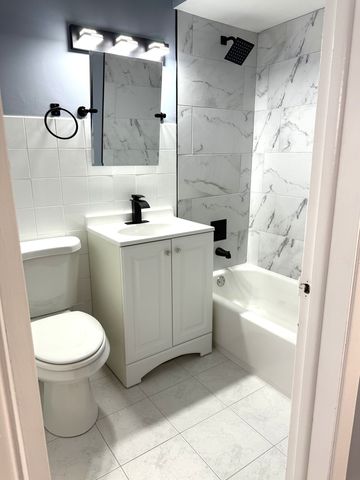 44 King Arthur Court 12, Northlake, IL 60164