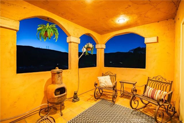 30040 San Francisquito Canyon, Saugus, CA 91390