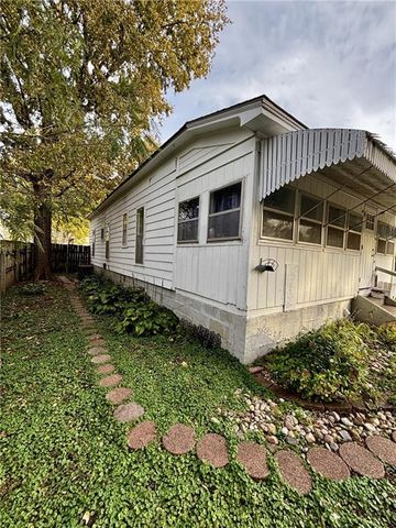 1015 S Grant Avenue, Chanute, KS 66720