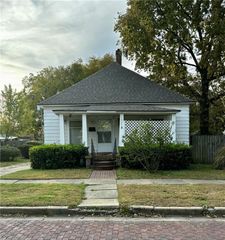 1015 S Grant Avenue, Chanute, KS 66720