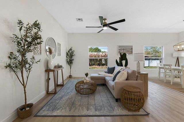 9055 103rd Avenue, Vero Beach, FL 32967