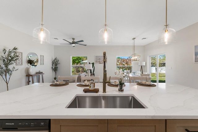 9055 103rd Avenue, Vero Beach, FL 32967