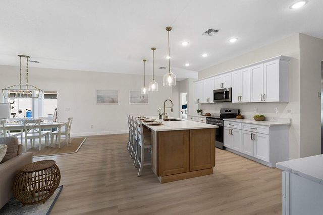 9055 103rd Avenue, Vero Beach, FL 32967