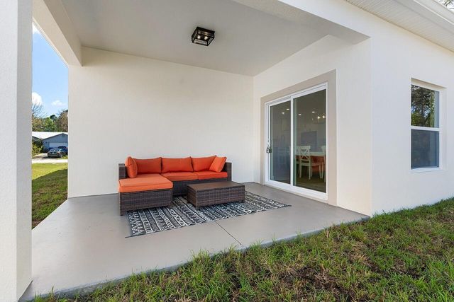 9055 103rd Avenue, Vero Beach, FL 32967