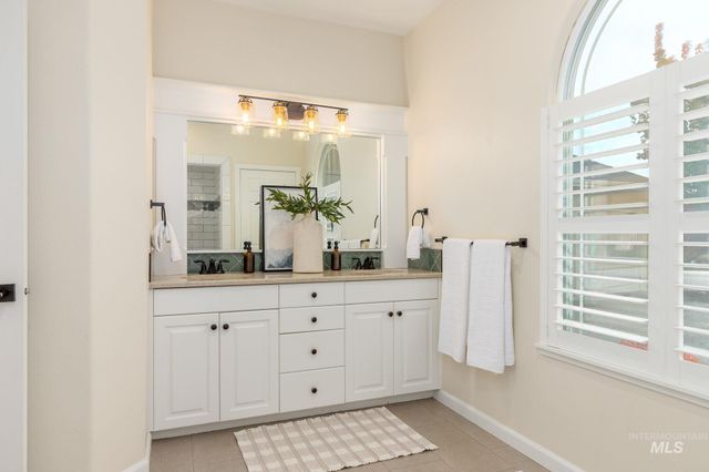 1786 N Prestwick, Eagle, ID 83616