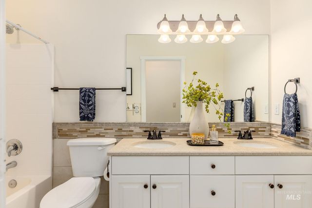 1786 N Prestwick, Eagle, ID 83616