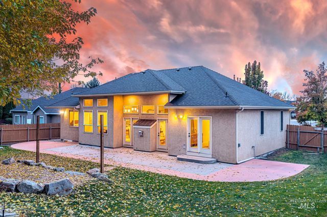 1786 N Prestwick, Eagle, ID 83616