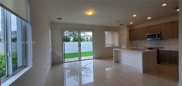 7210 NW 103rd Path, Doral, FL 33178