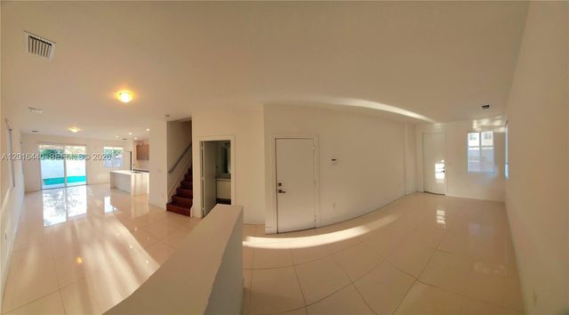 7210 NW 103rd Path, Doral, FL 33178