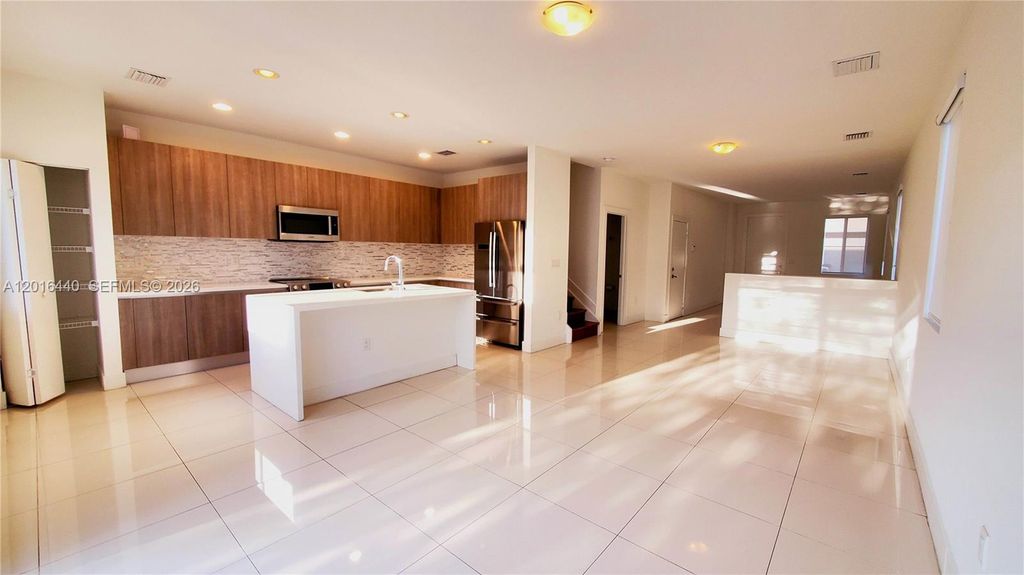 7210 NW 103rd Path, Doral, FL 33178