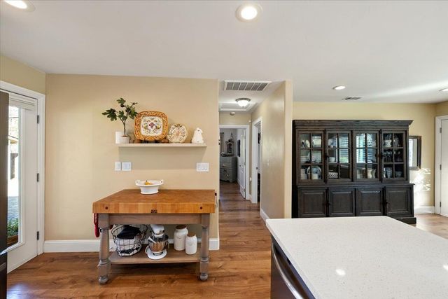 5129 Illinois Ave, Fair Oaks, CA 95628