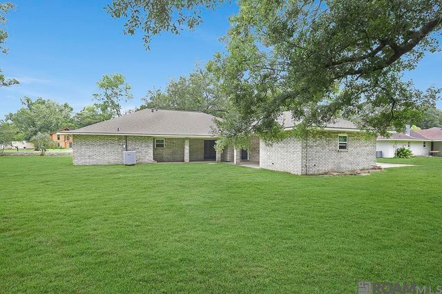 11052 Buxton Rd, St Amant, LA 70774